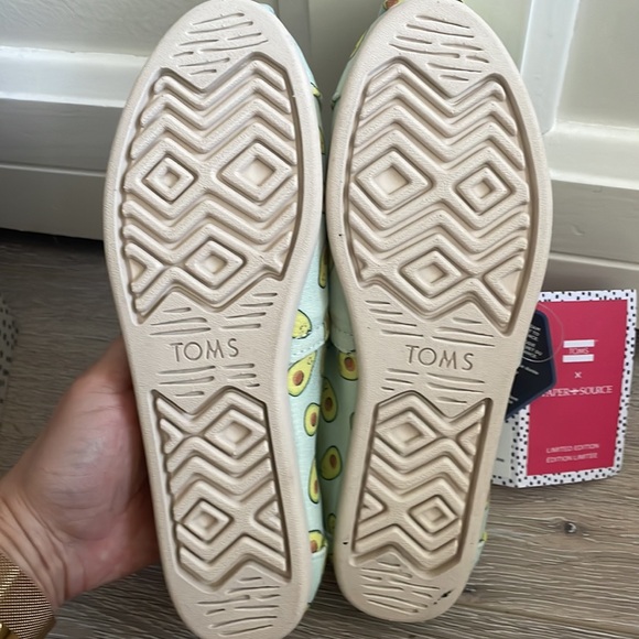 *NWT* Tom’s Slip-on Avocado - size 7 - Picture 2 of 4